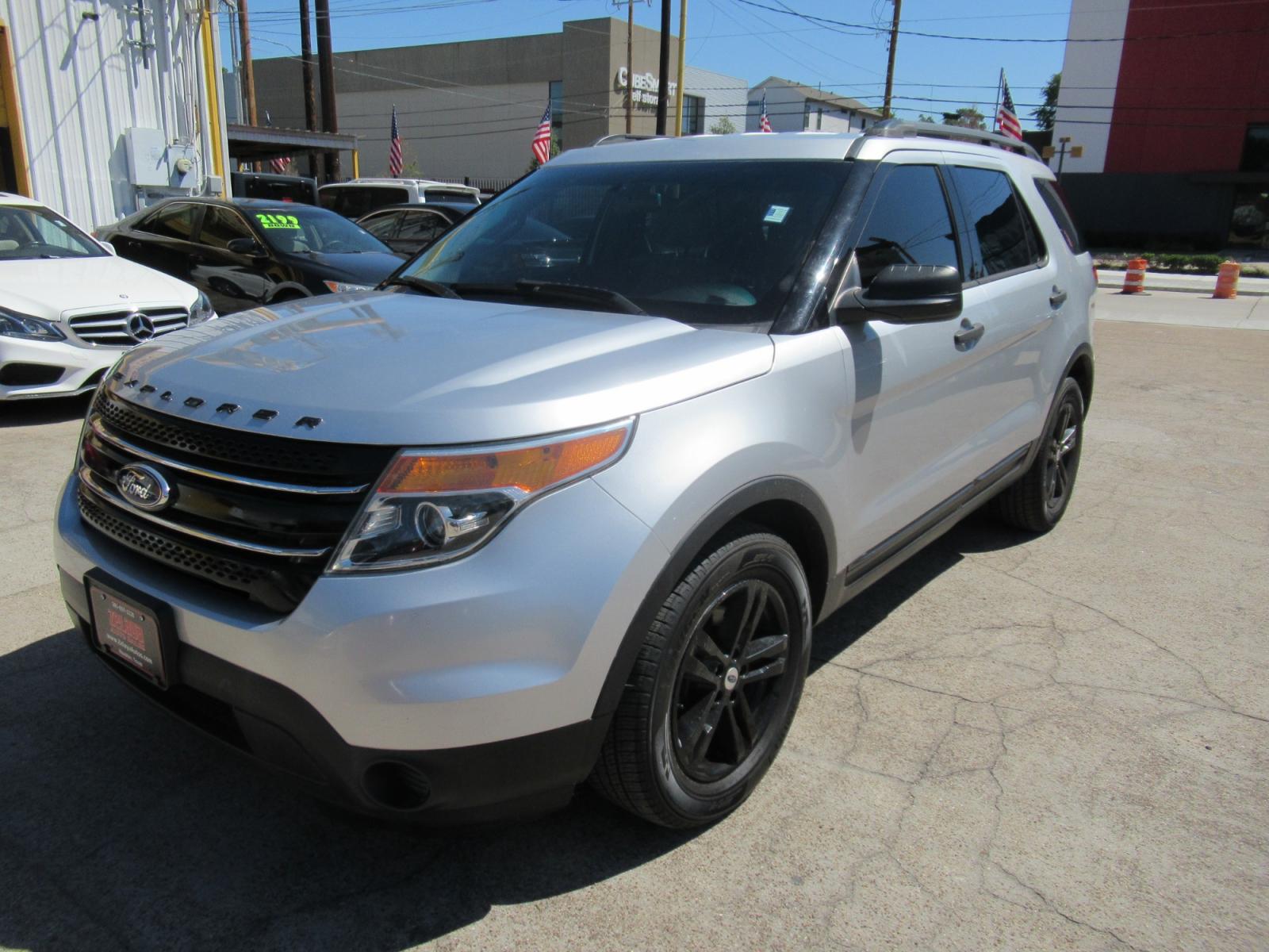 2015 Silver /Gray Ford Explorer XLT (1FM5K7B8XFG) with an 3.5L V6 F DOHC 24V engine, Automatic transmission, located at 1511 North Shepherd Dr., Houston, TX, 77008, (281) 657-1221, 29.798361, -95.412560 - 2015 FORD EXPLORER VIN: 1FM5K7B8XFGB17981 1 F M 5 K 7 B 8 X F G B 1 7 9 8 1 4 DOOR WAGON/SPORT UTILITY 3.5L V6 F DOHC 24V GASOLINE FRONT WHEEL DRIVE - Photo #28